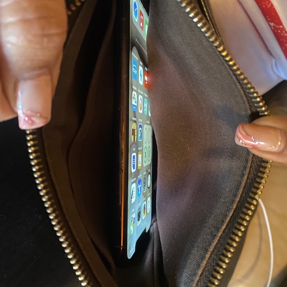 Louis Vuitton crossbody bag - Picture 5 of 8